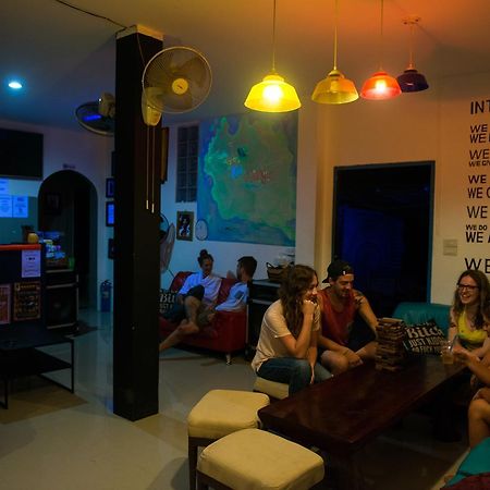 Love Station Hostel Baan Tai Buitenkant foto