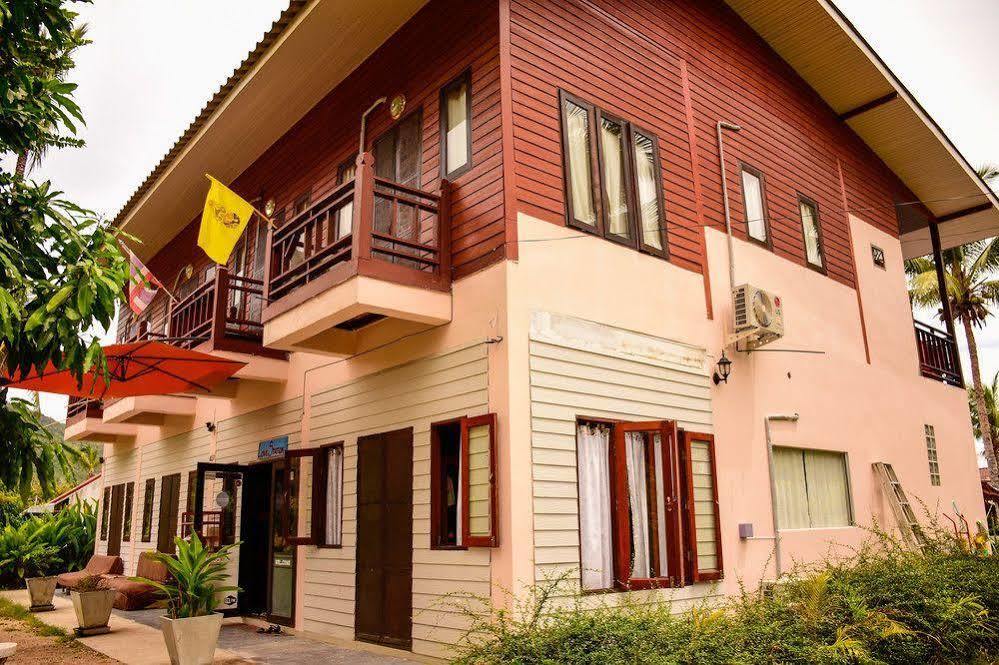 Love Station Hostel Baan Tai Buitenkant foto