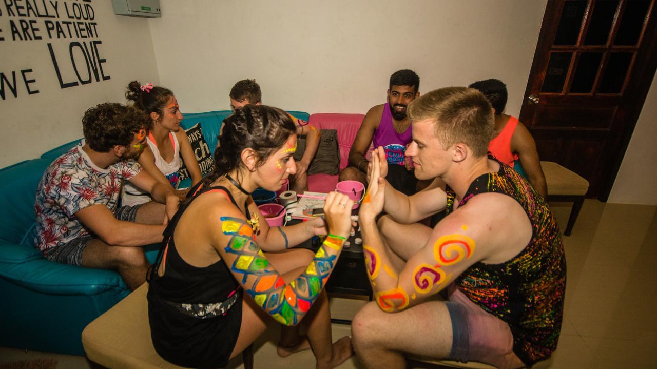 Love Station Hostel Baan Tai Buitenkant foto