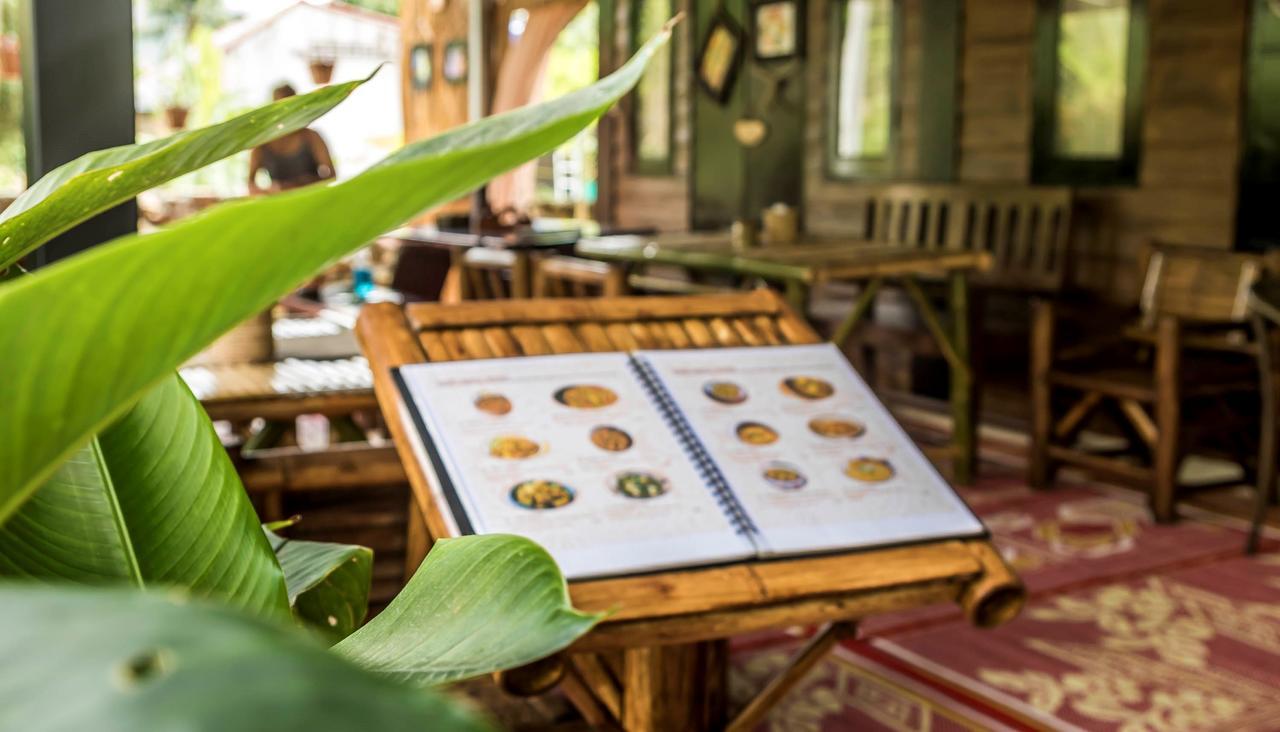 Love Station Hostel Baan Tai Buitenkant foto