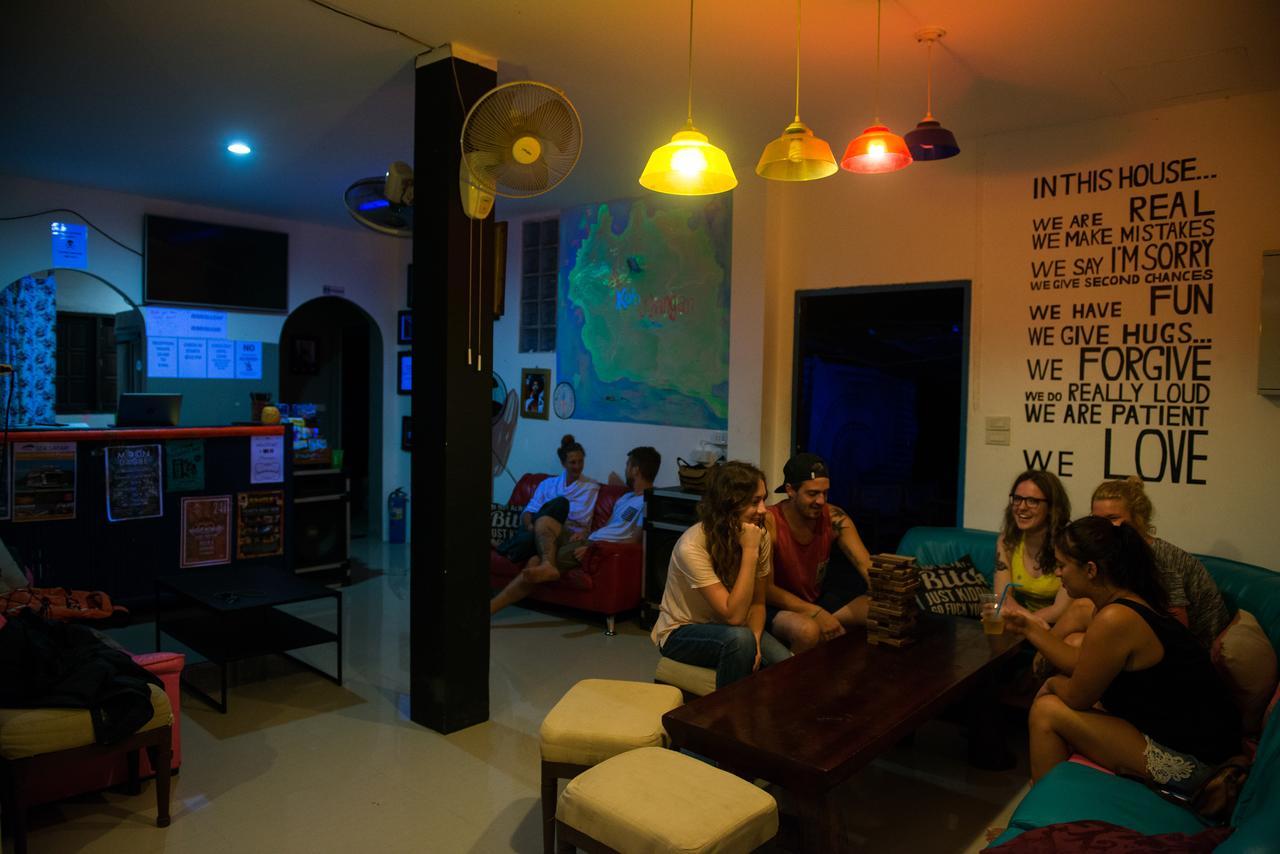 Love Station Hostel Baan Tai Buitenkant foto